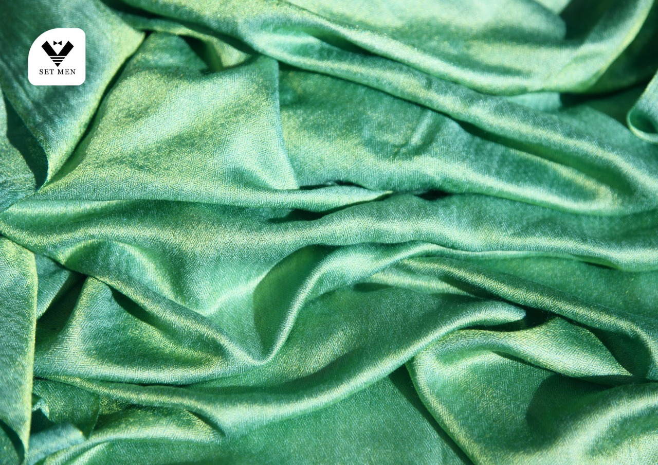 معرفی کامل برند پرادا (Prada)