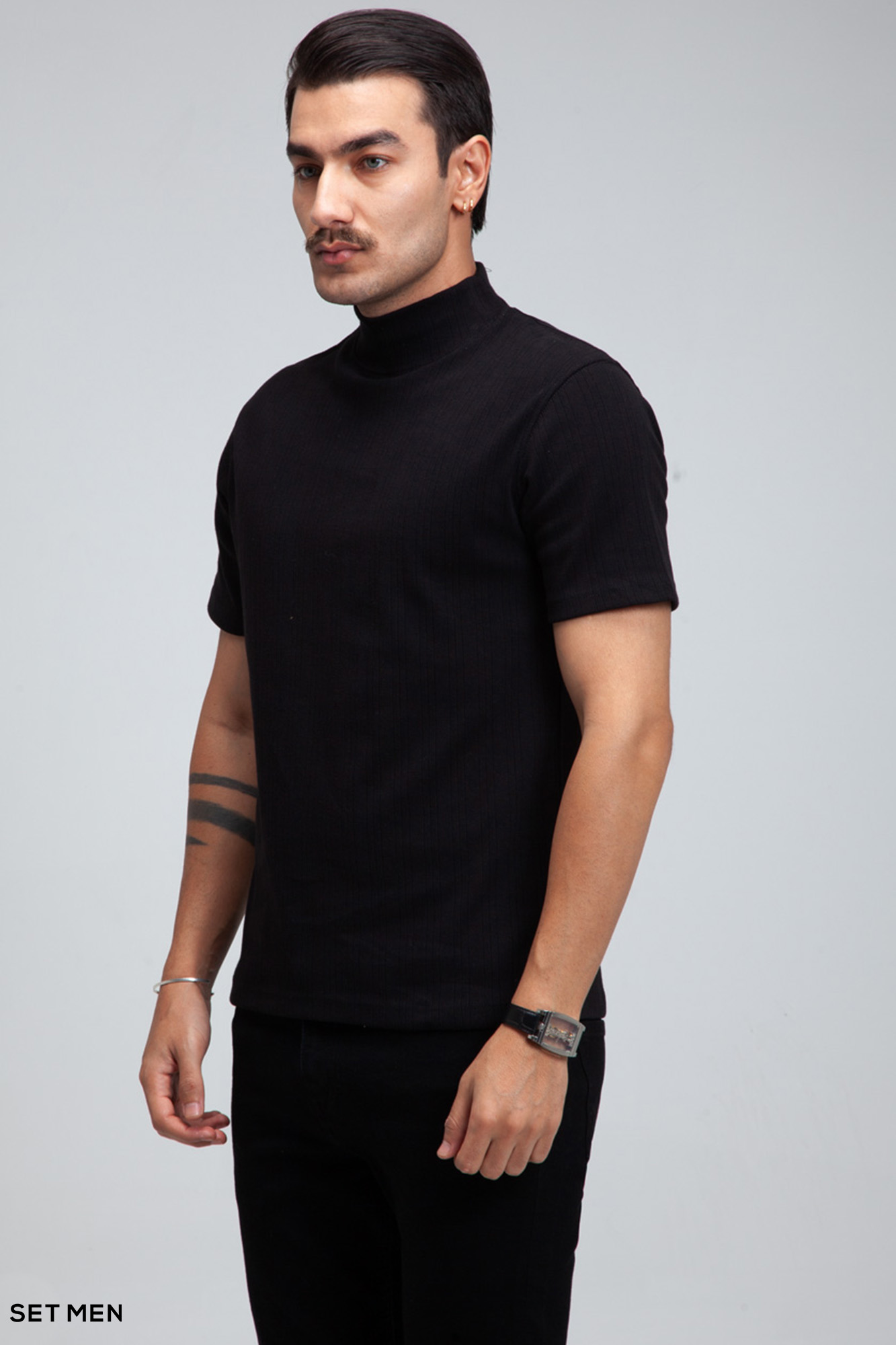 یقه اسکی آستین کوتاه