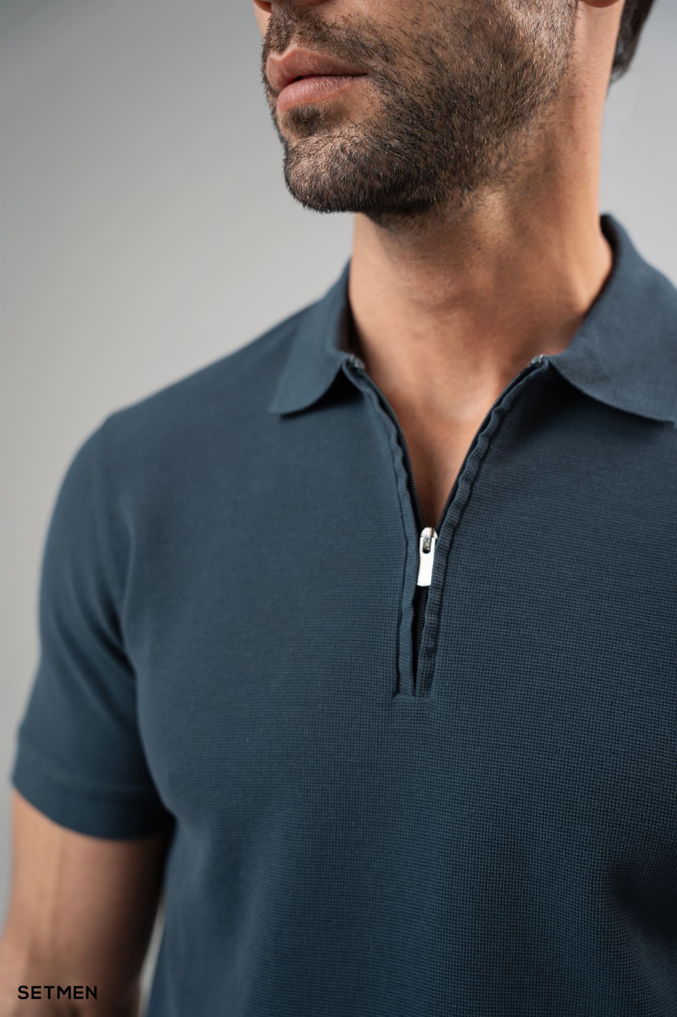 تیشرت یقه نیم زیپ سوزنی ساده